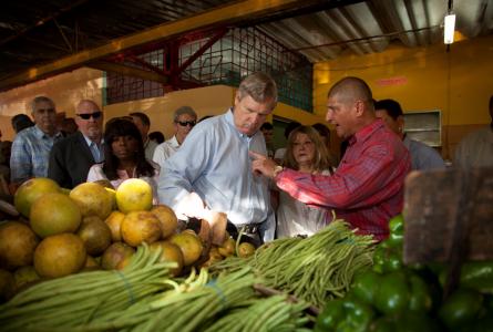 Vilsack and farmers 