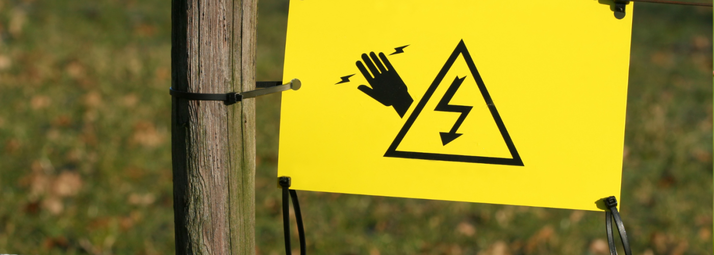 electric fence warning sign