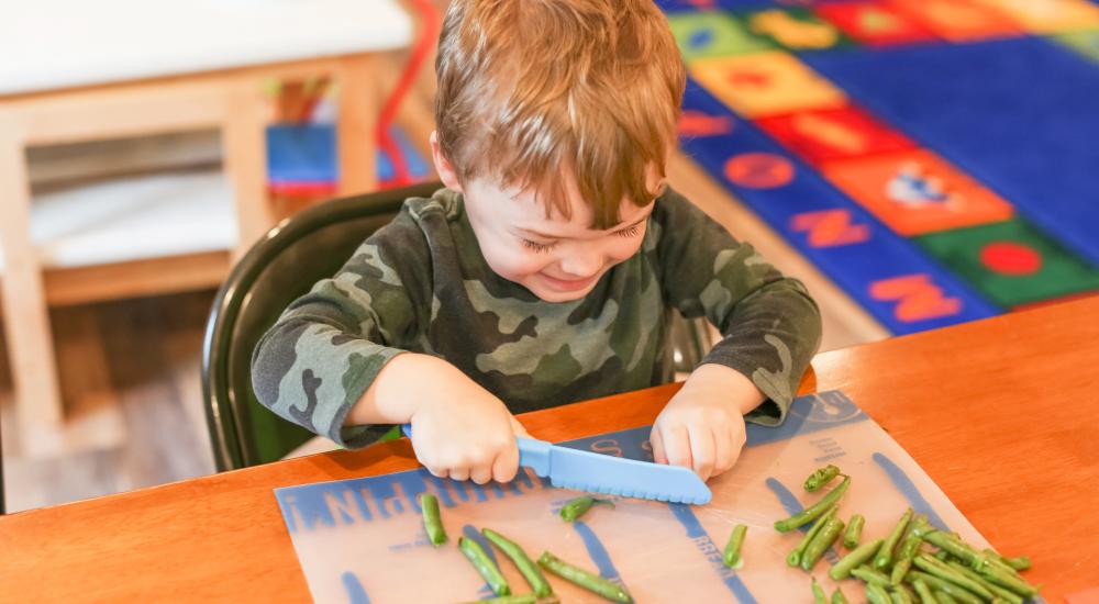 kid cutting green beans