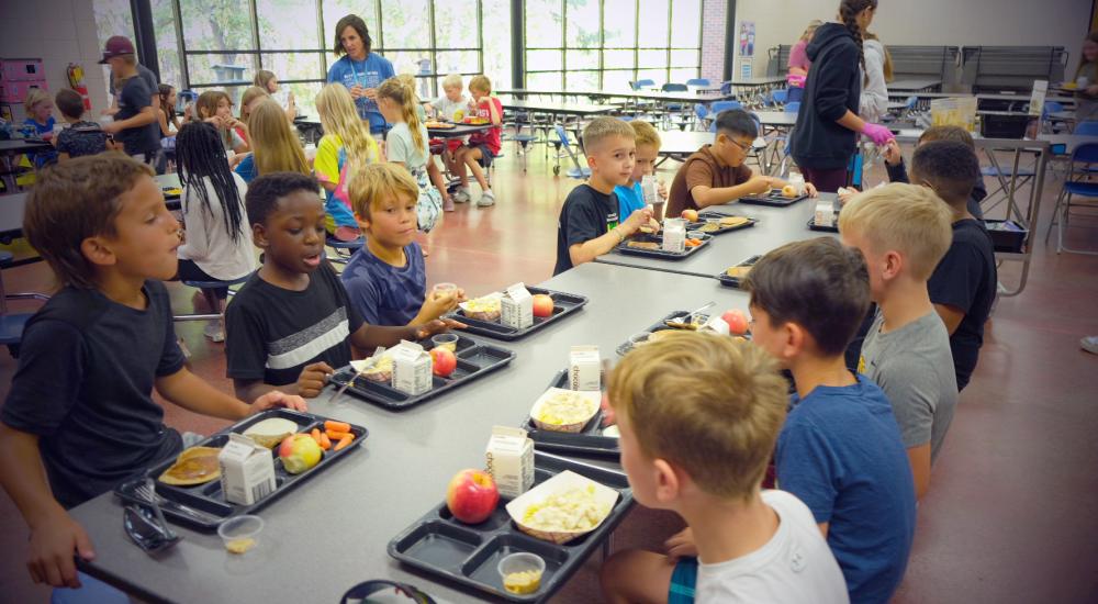 kids at a school lunch table
