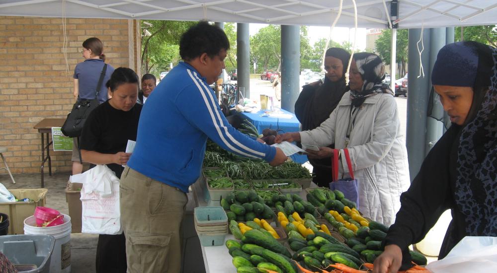 Innovative program at six Minneapolis farmers markets  helps low-income Minnesotans eat better, supports Minnesota farmers 