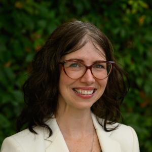 Erin McKee headshot
