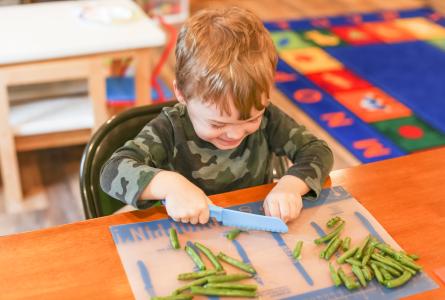kid cutting green beans