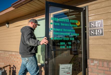 Man enters USDA office